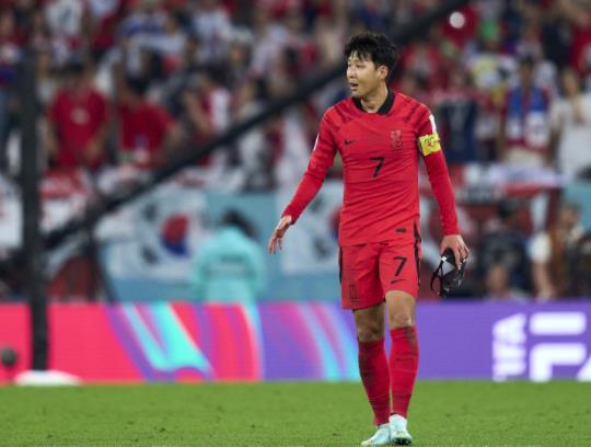 记者：韩国队赛前苦练定位球奏效，硬气绝杀晋级