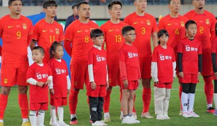 粤媒：中国篮球期待世界杯，不过中国足球在亚洲已存在明显差距