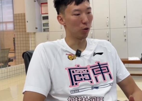 周琦：对我来说融入球队不难，之前和徐杰、胡明轩在国家队接触过